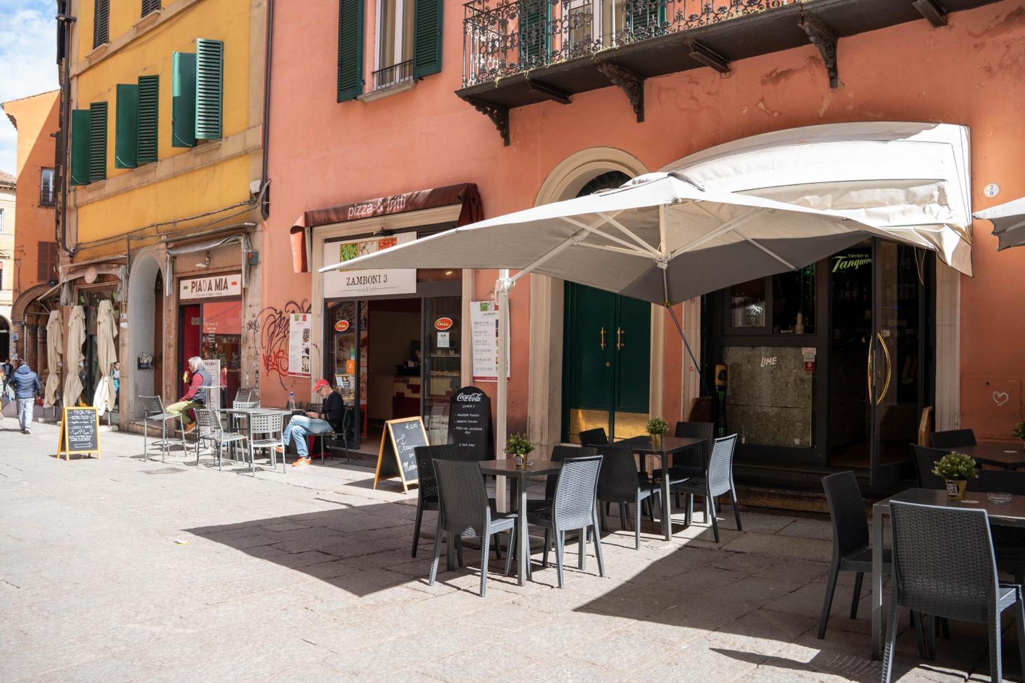 Canard Suite, Bologna